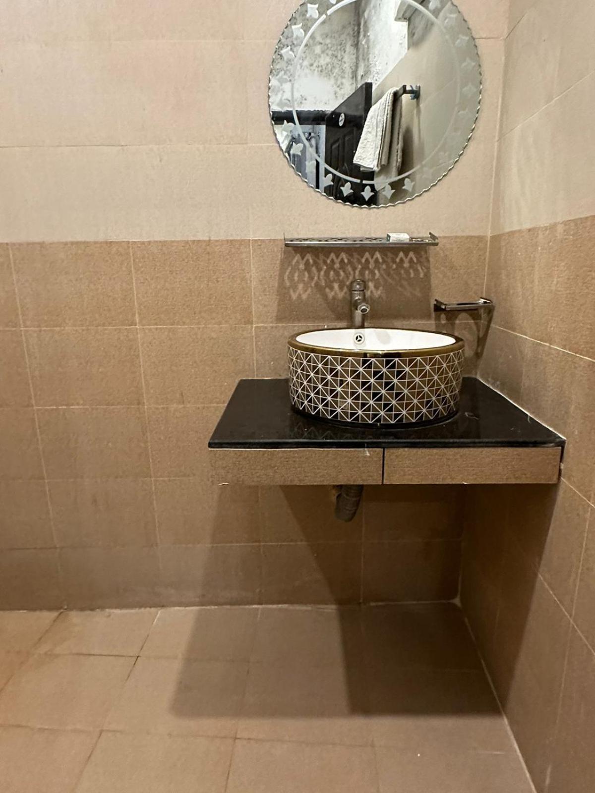 Hotel Green Fort Gulberg ラホール エクステリア 写真
