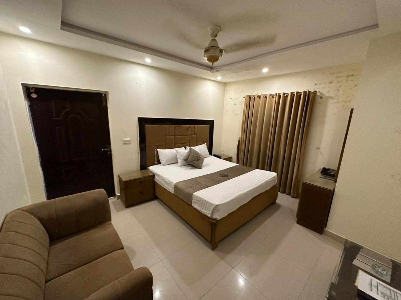 Hotel Green Fort Gulberg ラホール エクステリア 写真